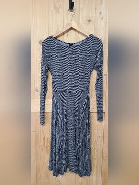 Tracy Reese Black and Gray Chevron Long-Sleeve Midi Dressr